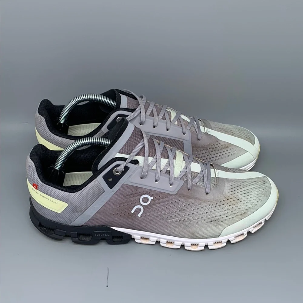 On Cloudflow Running Shoes Men’s‎ Sz 10